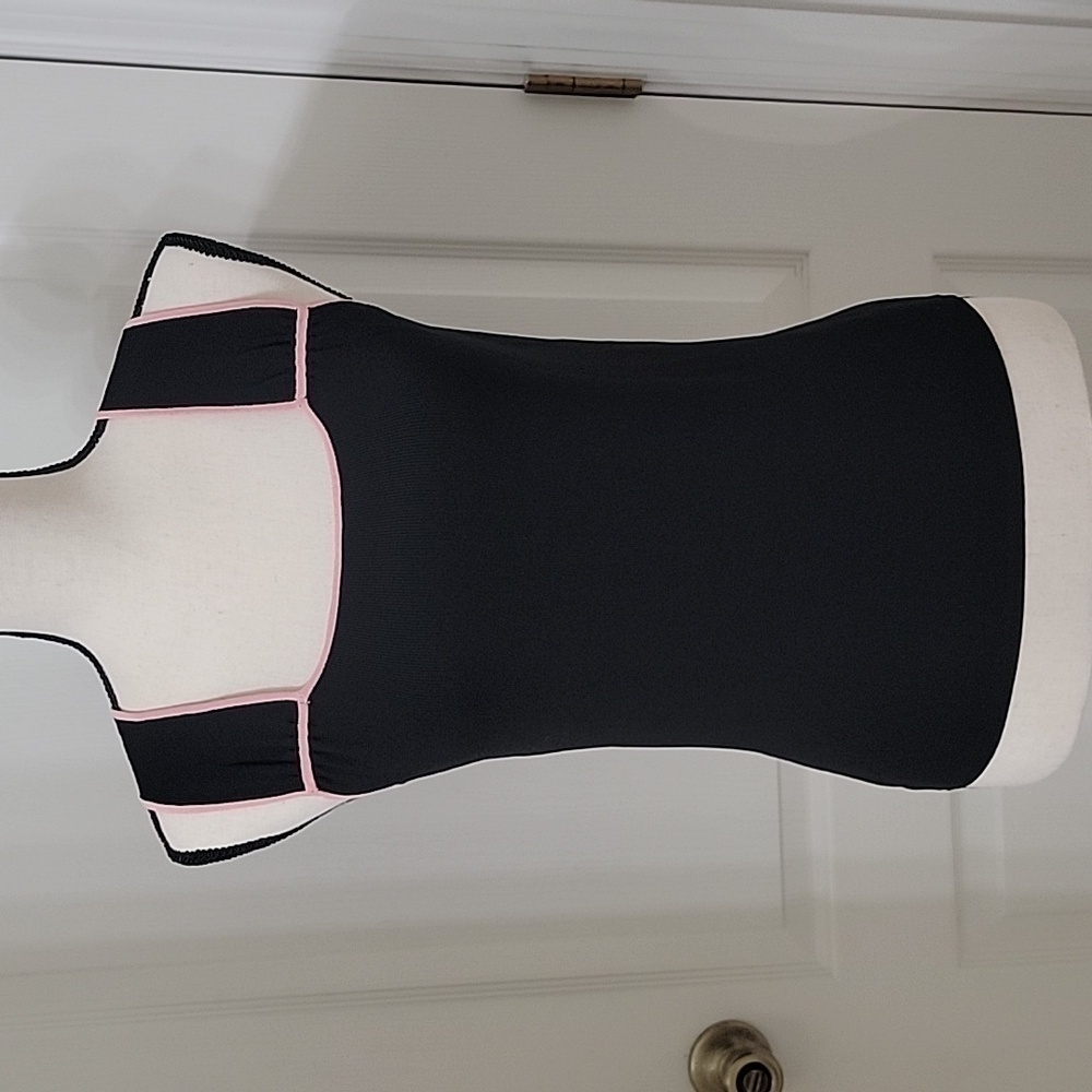 Emma James Size M Black Sleeveless Knit Top with Pink Trim, Excellent Condition